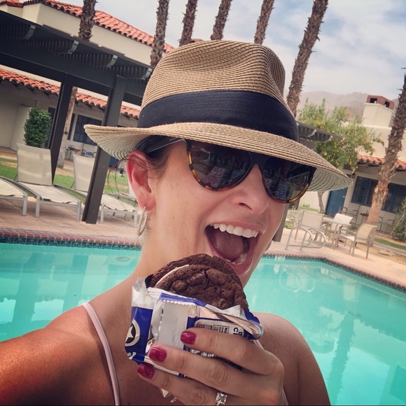 Meet your Posher, Lorena - Picture 1 of 1